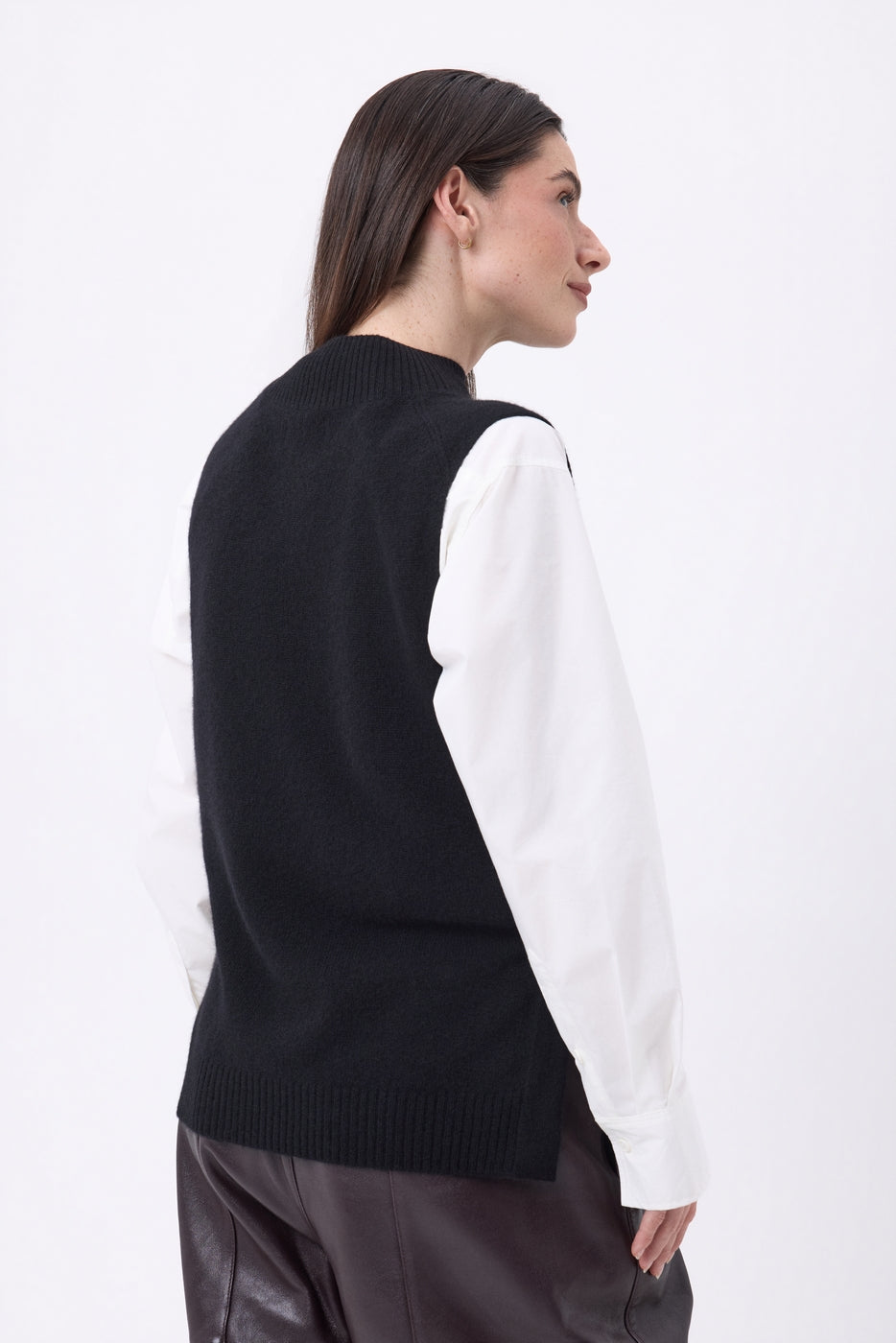 Pull Col Montant Sans Manche Boutons Dorés Orta - Noir - Femme