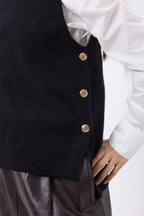 Pull Col Montant Sans Manche Boutons Dorés Orta - Noir - Femme