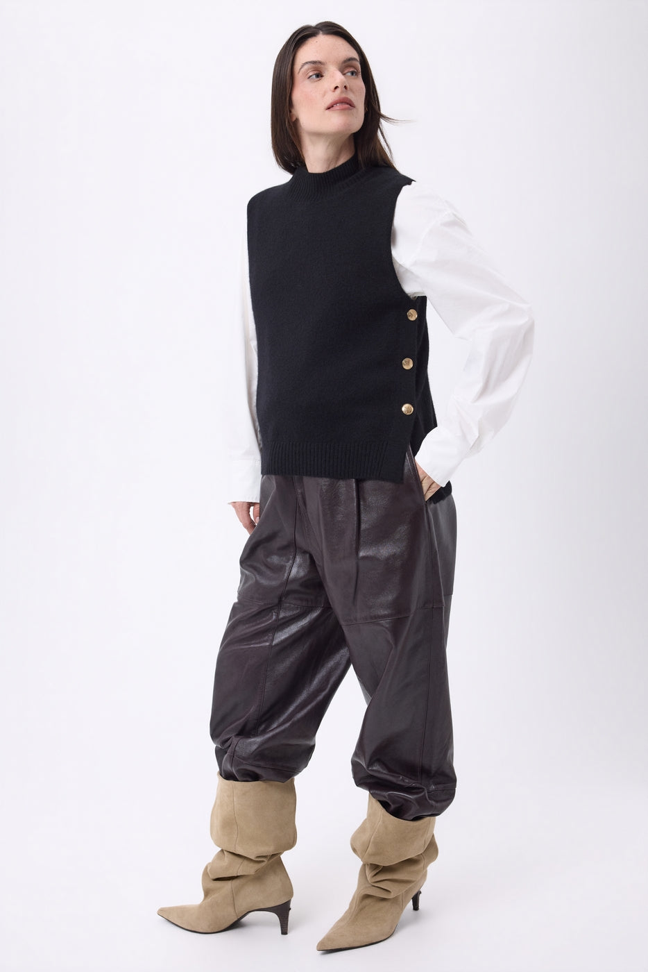 Pull Col Montant Sans Manche Boutons Dorés Orta - Noir - Femme