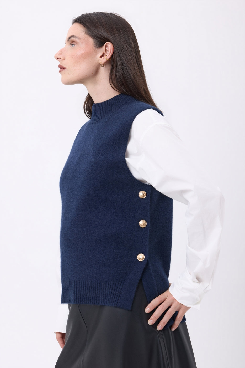 Pull Col Montant Sans Manche Boutons Dorés Orta - Bleu Marine - Femme