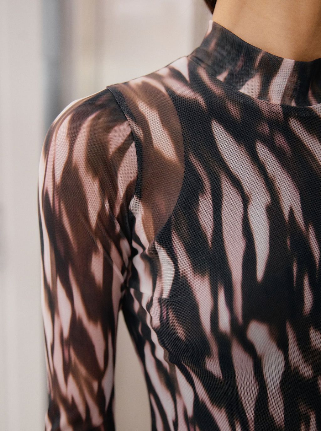 Robe Abstract Mesh