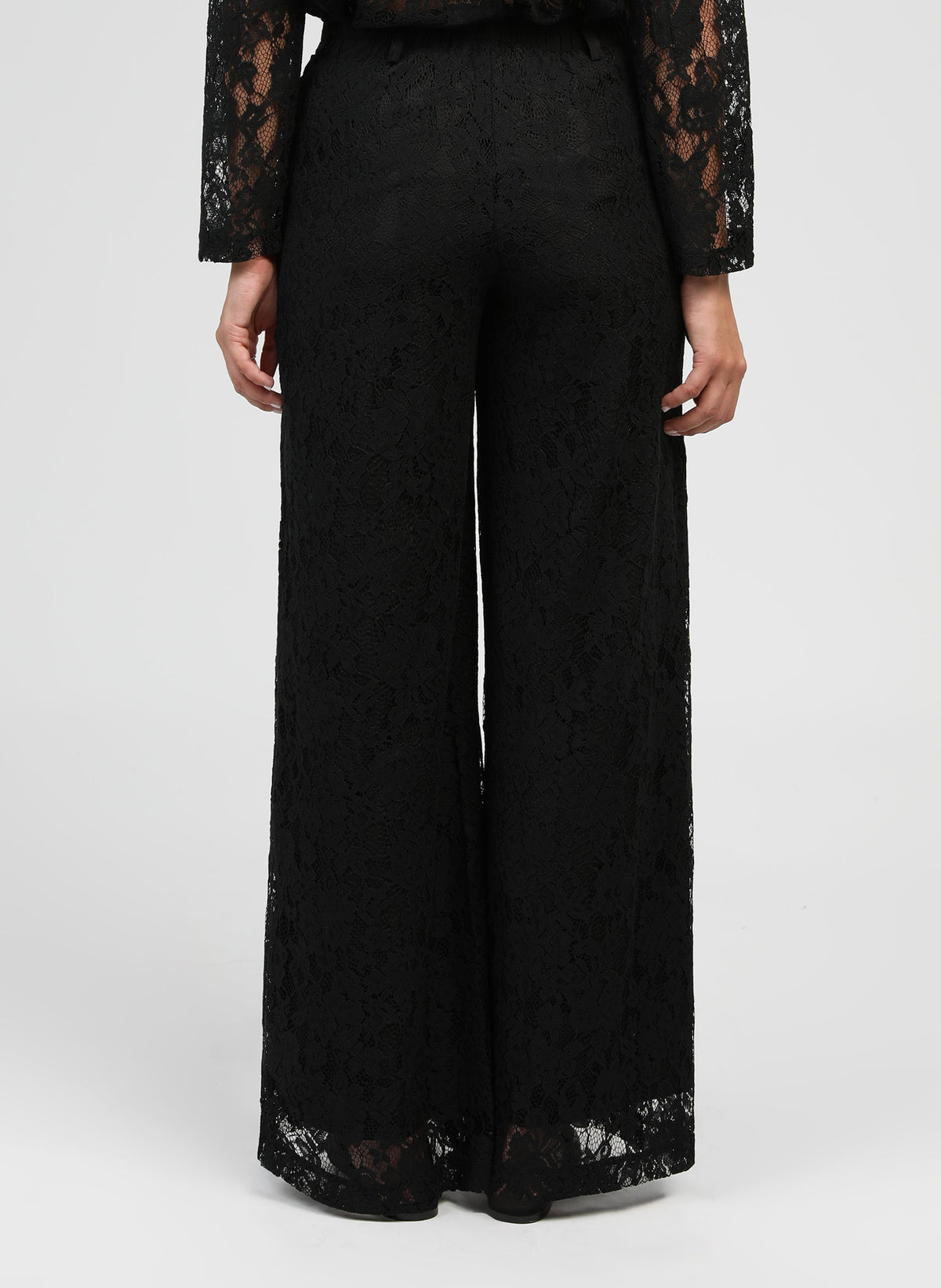 An'ge – Pantalon Pablona Noir, black lace wide-leg trousers worn by a model, back view