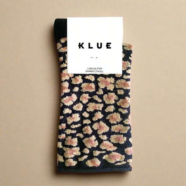 KLUE miljövänliga strumpor med leopardmönster i bärnstensfärg 