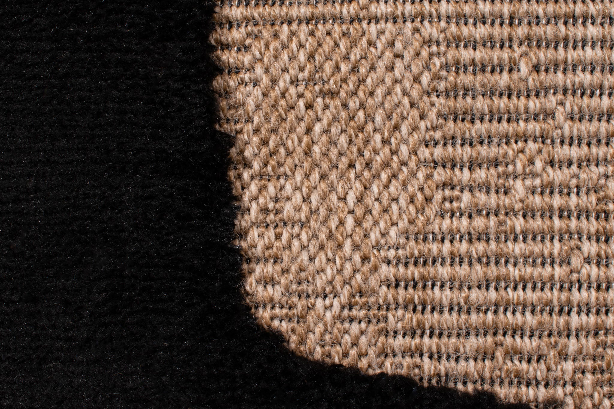 Rustic rug with black pattern: PAL9491NOI PALMA