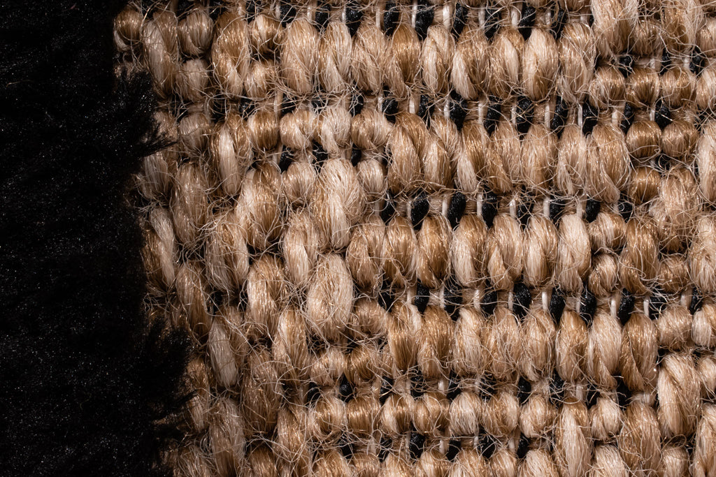 Rustic rug with black pattern: PAL9491NOI PALMA