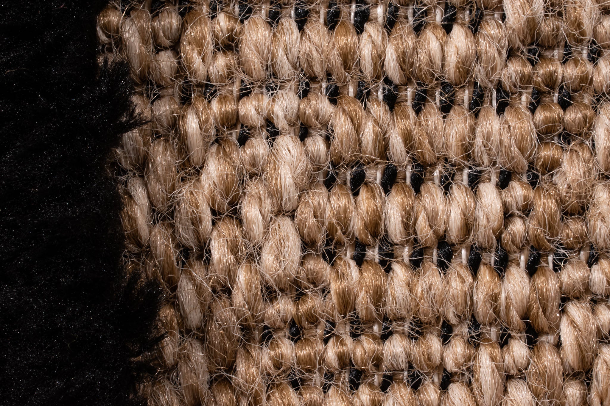 Rustic rug with black pattern: PAL9491NOI PALMA