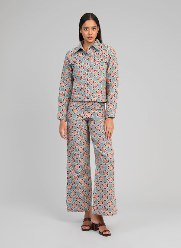 An'ge – Pantalon Passyna Bleu, modell i set med jacka och byxor med geometriskt mönster