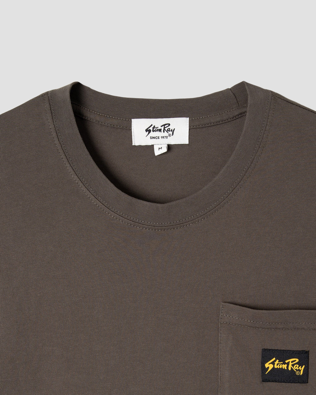 Camiseta con bolsillo de parche - Negro lavado
