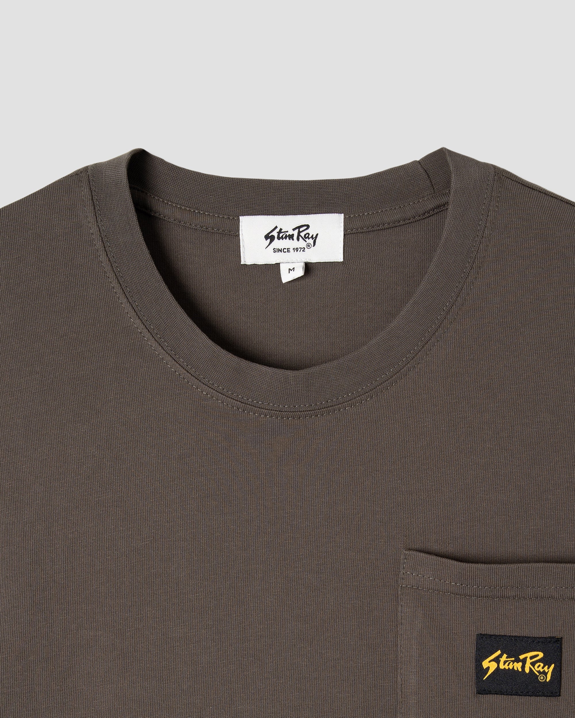 Camiseta con bolsillo de parche - Negro lavado