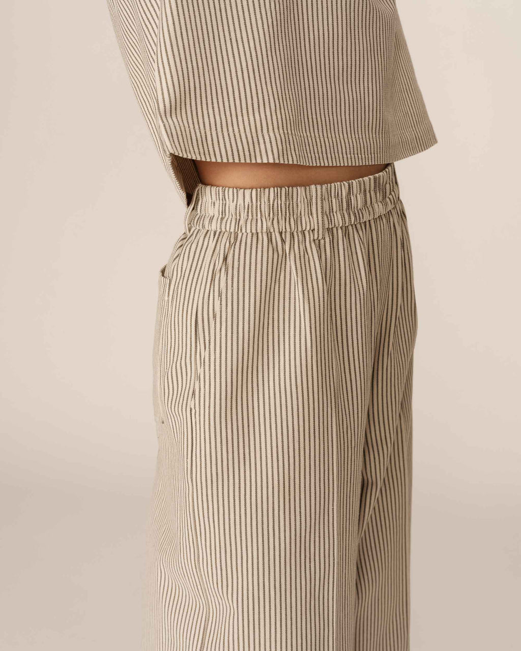 Pantalón Ancho Con Rayas Pátina Crudo