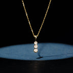 Colgante "Mini Trilogía" D0.02Ct/3 - Oro amarillo 375/1000