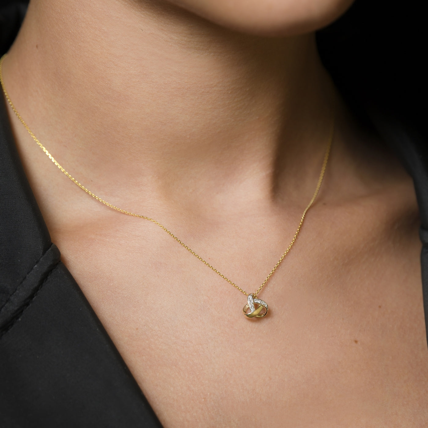 "Elegance Knot" Pendant D0.04Ct/8 - 375/1000 Yellow Gold