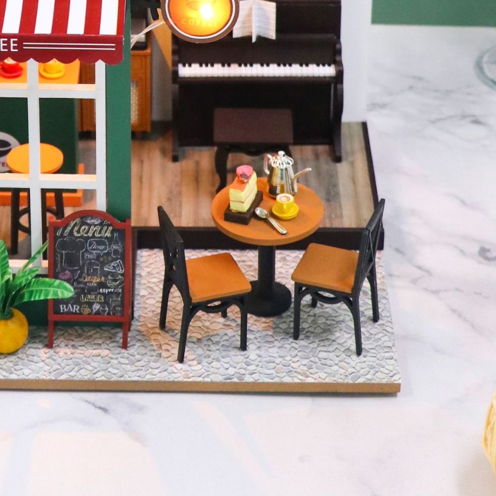 Miniature House - Afternoon Coffee