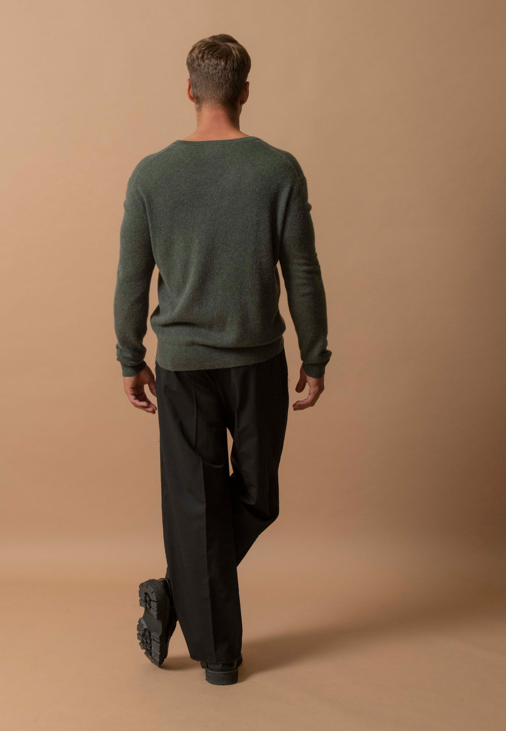 Sweter w serek Alexander - Melanżowe Khaki