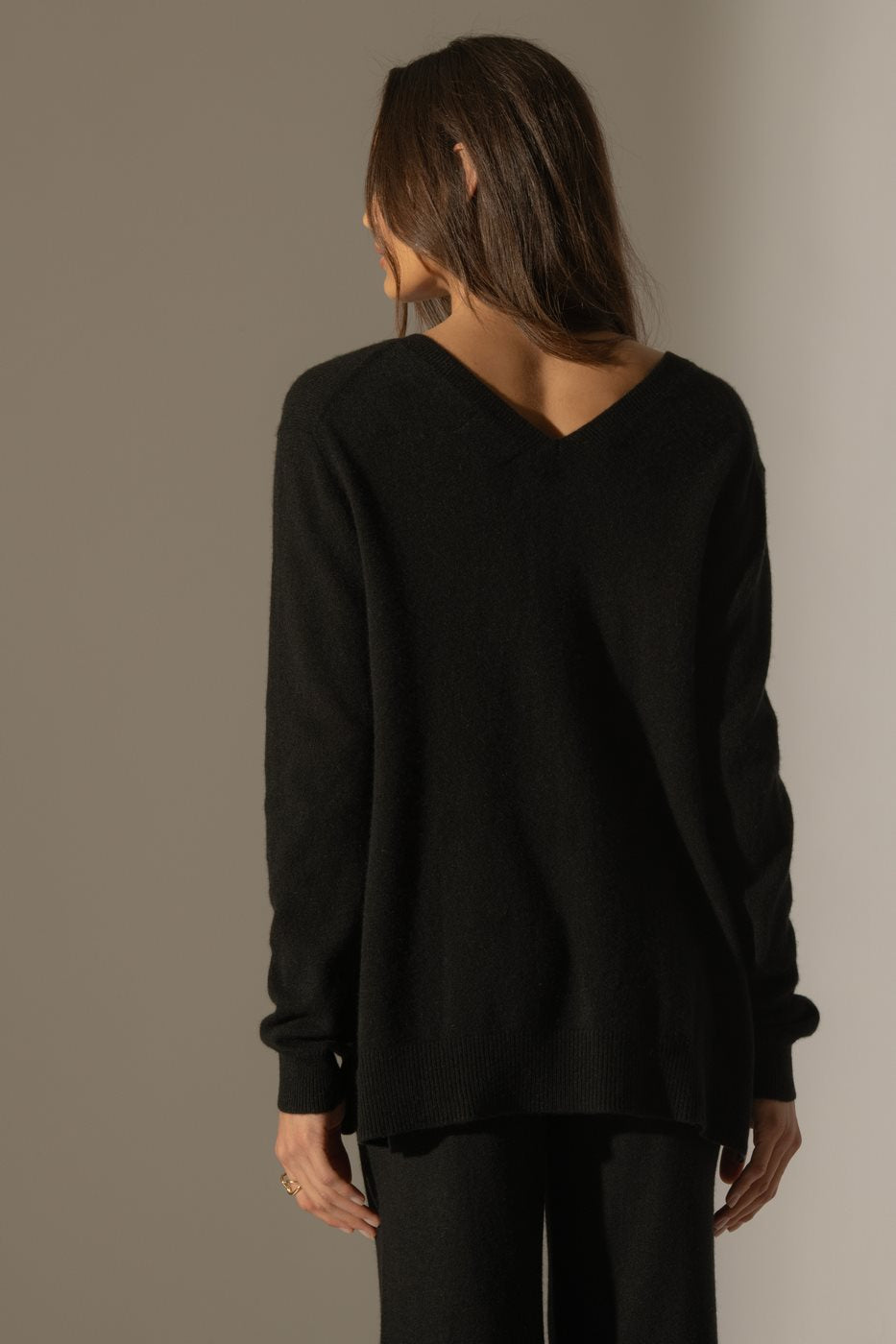 V-Neck Sweater Front And Back - Lova - Black