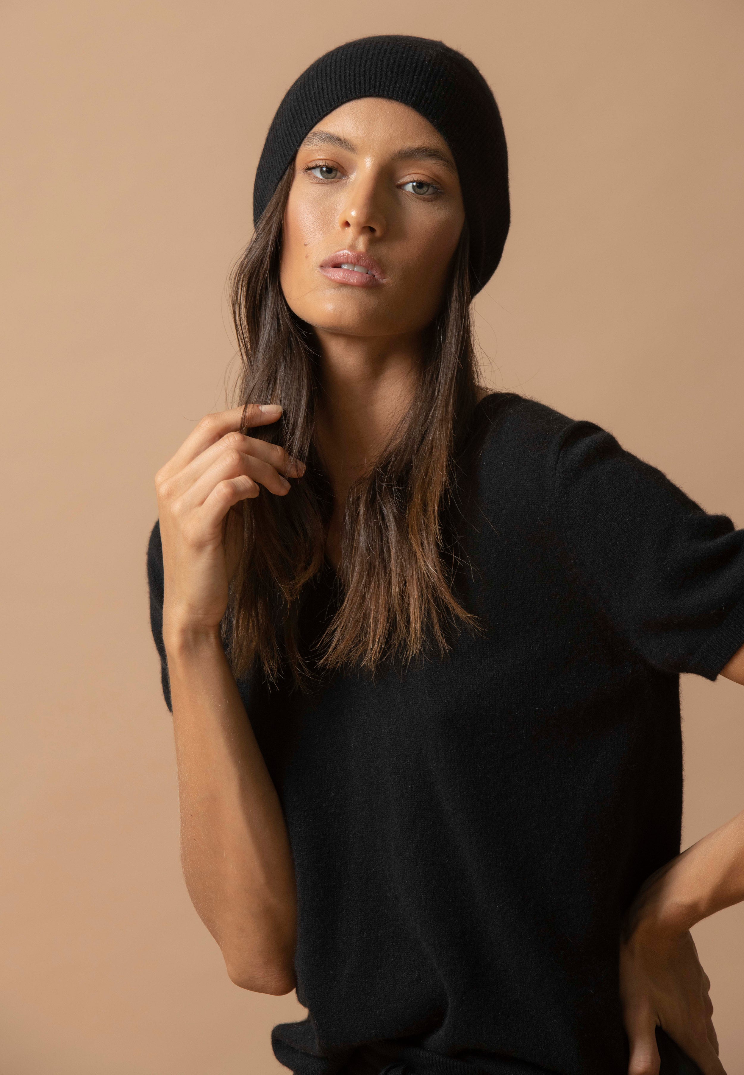 Camiseta con cuello de pico - Efimia - Negro