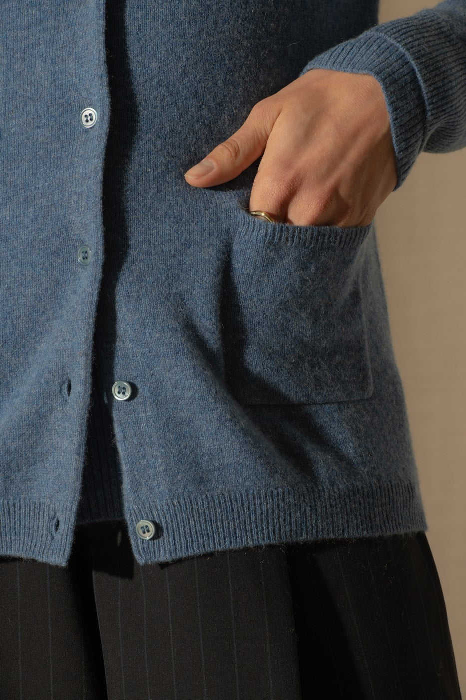 Rundhals-Cardigan Amy – Denimblau