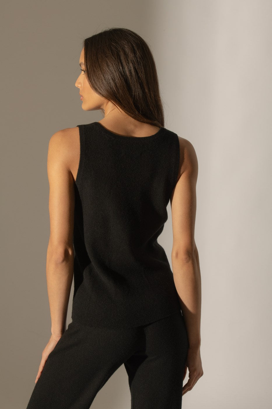 Vanesia Scoop-Neck Tank Top - Black