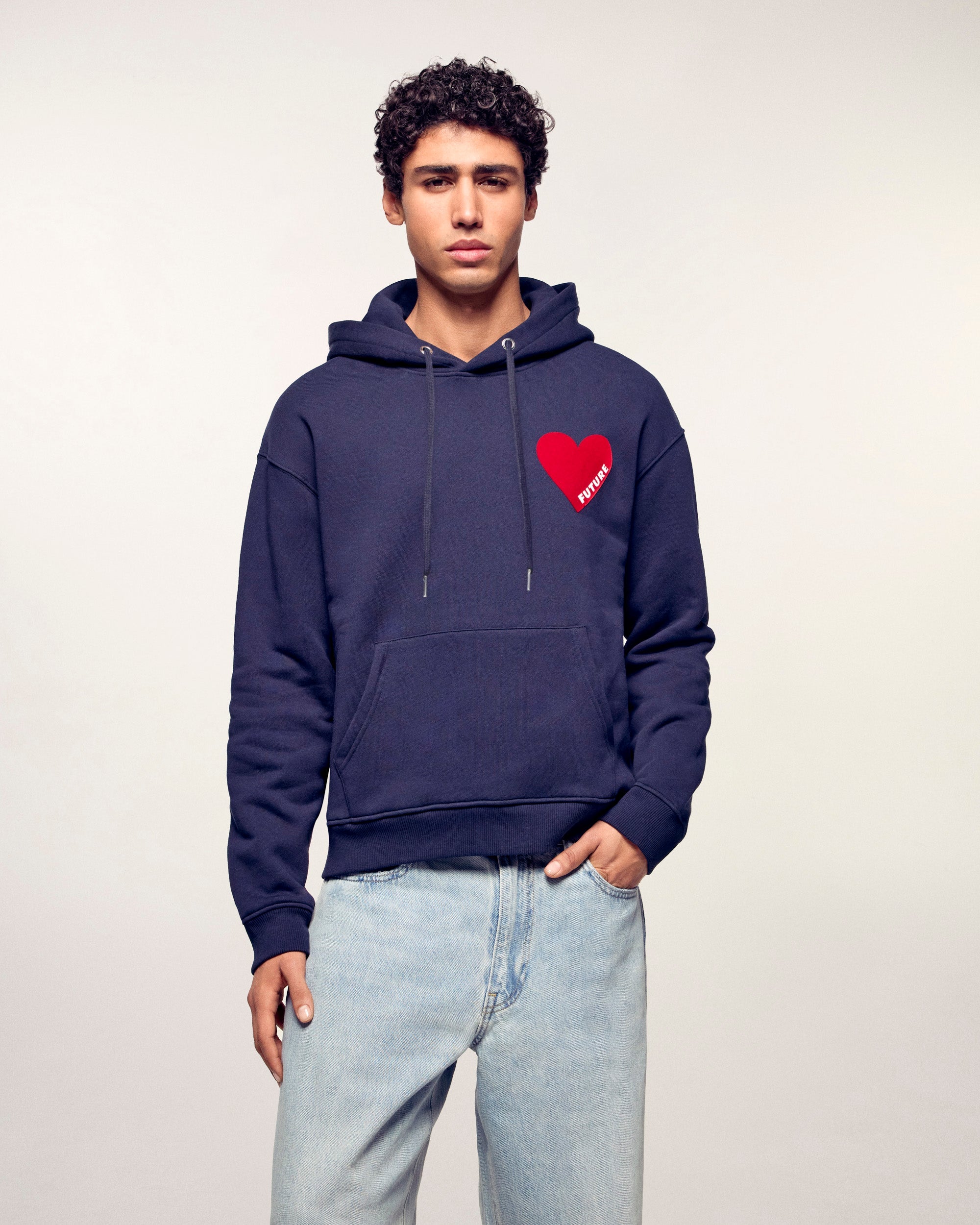 #label: Maxime mesure 1,87m et porte une taille M