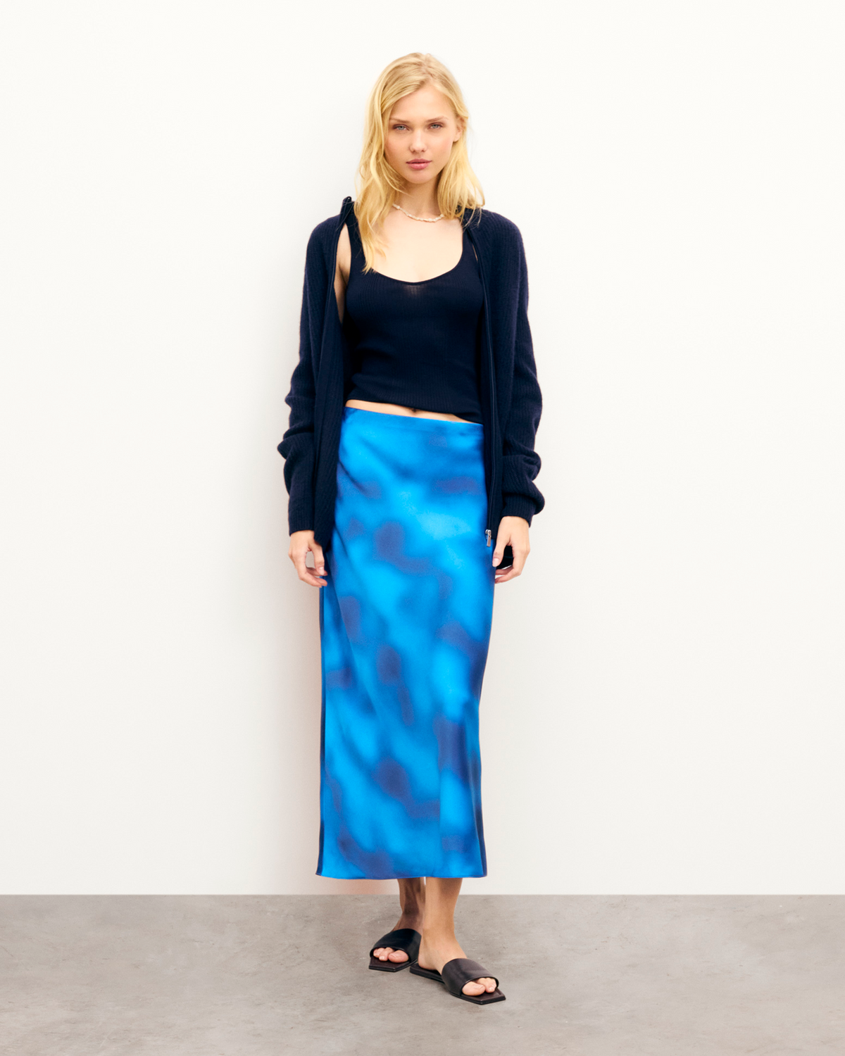 #label: Vasilna mesure 1,77m et porte une taille S