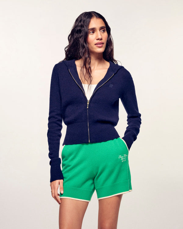 #label: Aya is 1.74m tall and wears a size S