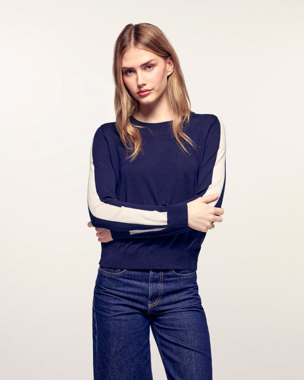 #label: Selaa is 1.73m tall and wears a size S