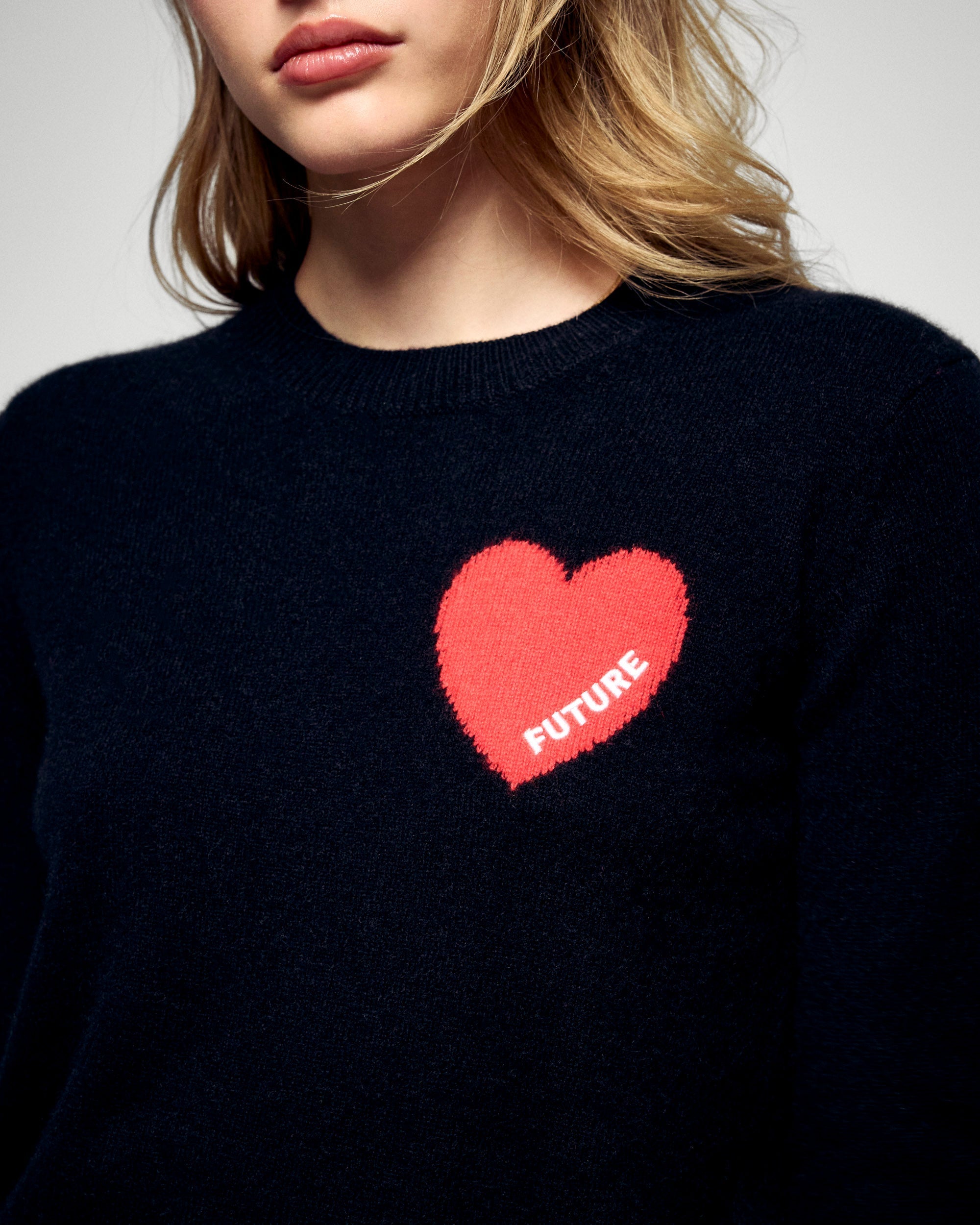 Jersey con cuello redondo y corazón bordado Future - Negro - Mujer