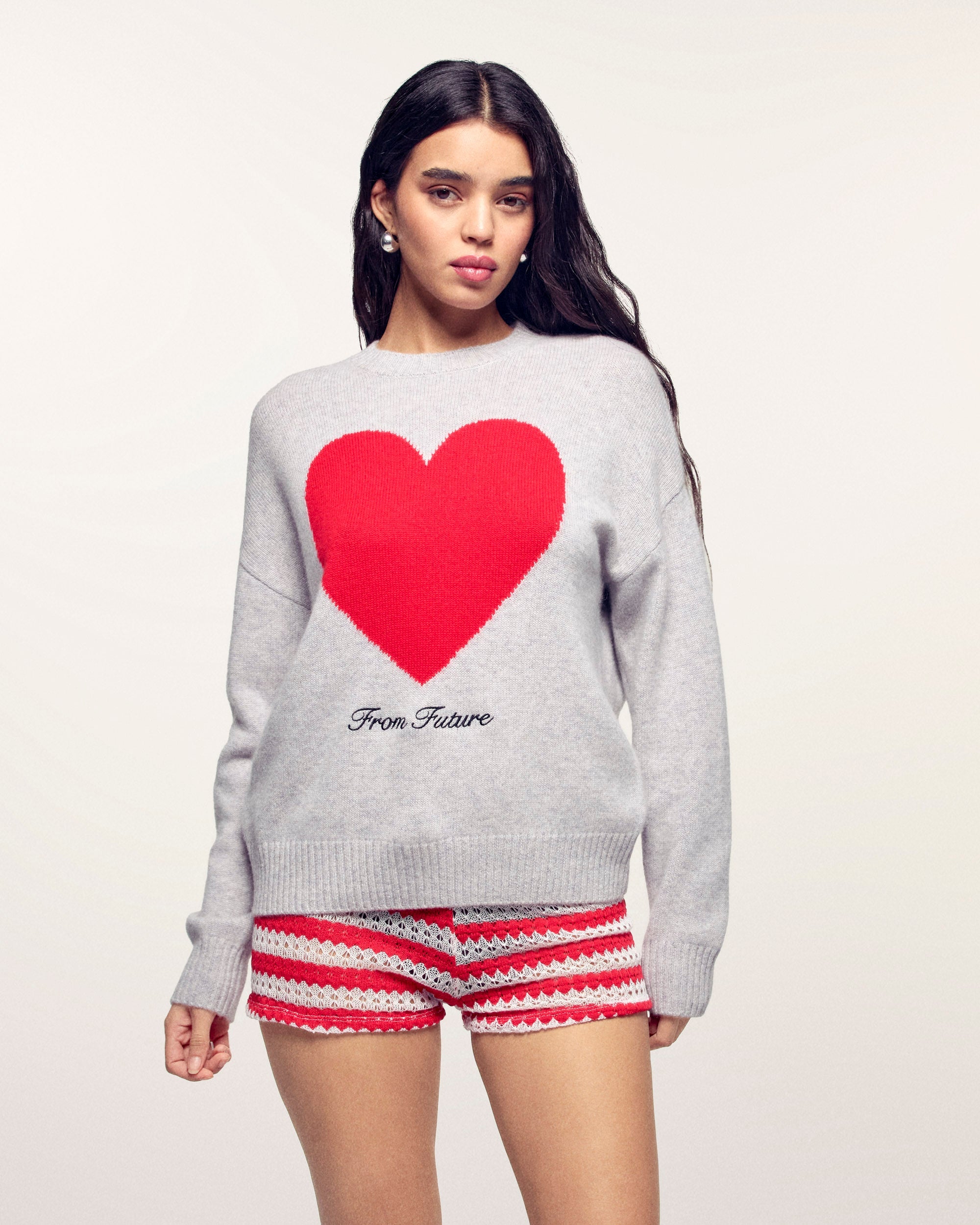 #label: Ehlana mesure 1,77m et porte une taille S