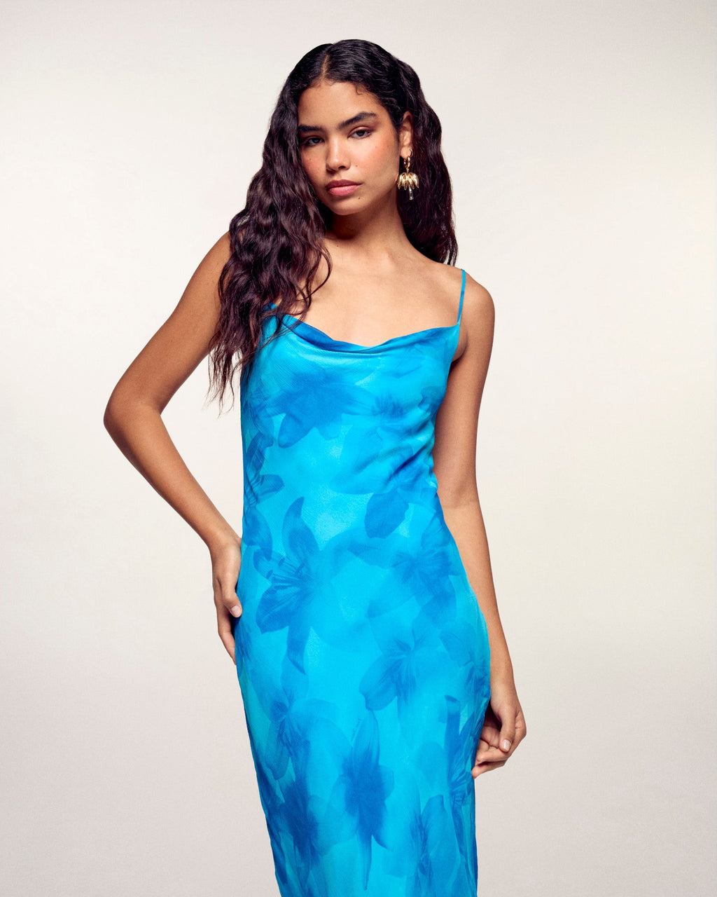 #label: Andrea mesure 1,80m et porte une taille S
