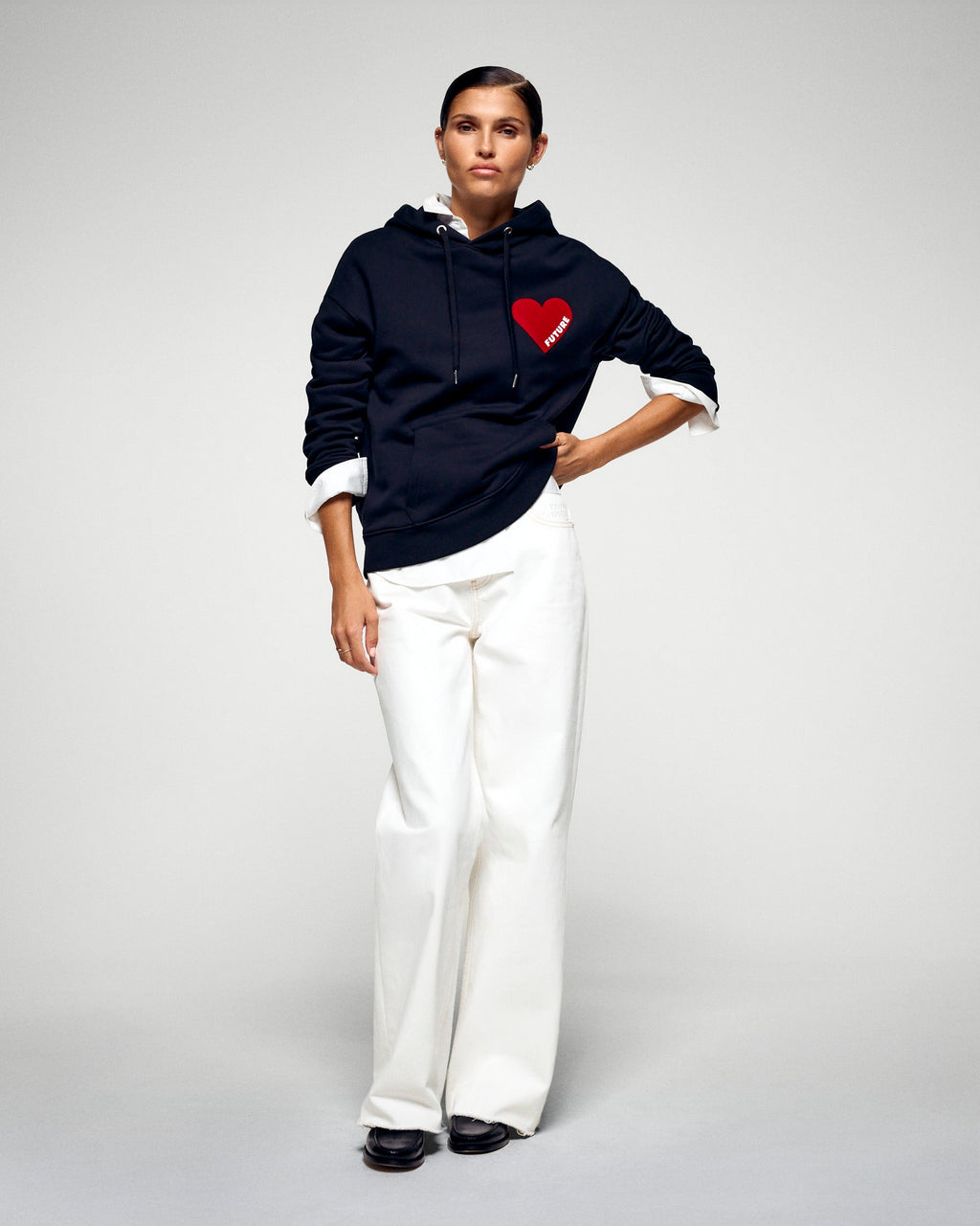Sudadera con capucha y corazón