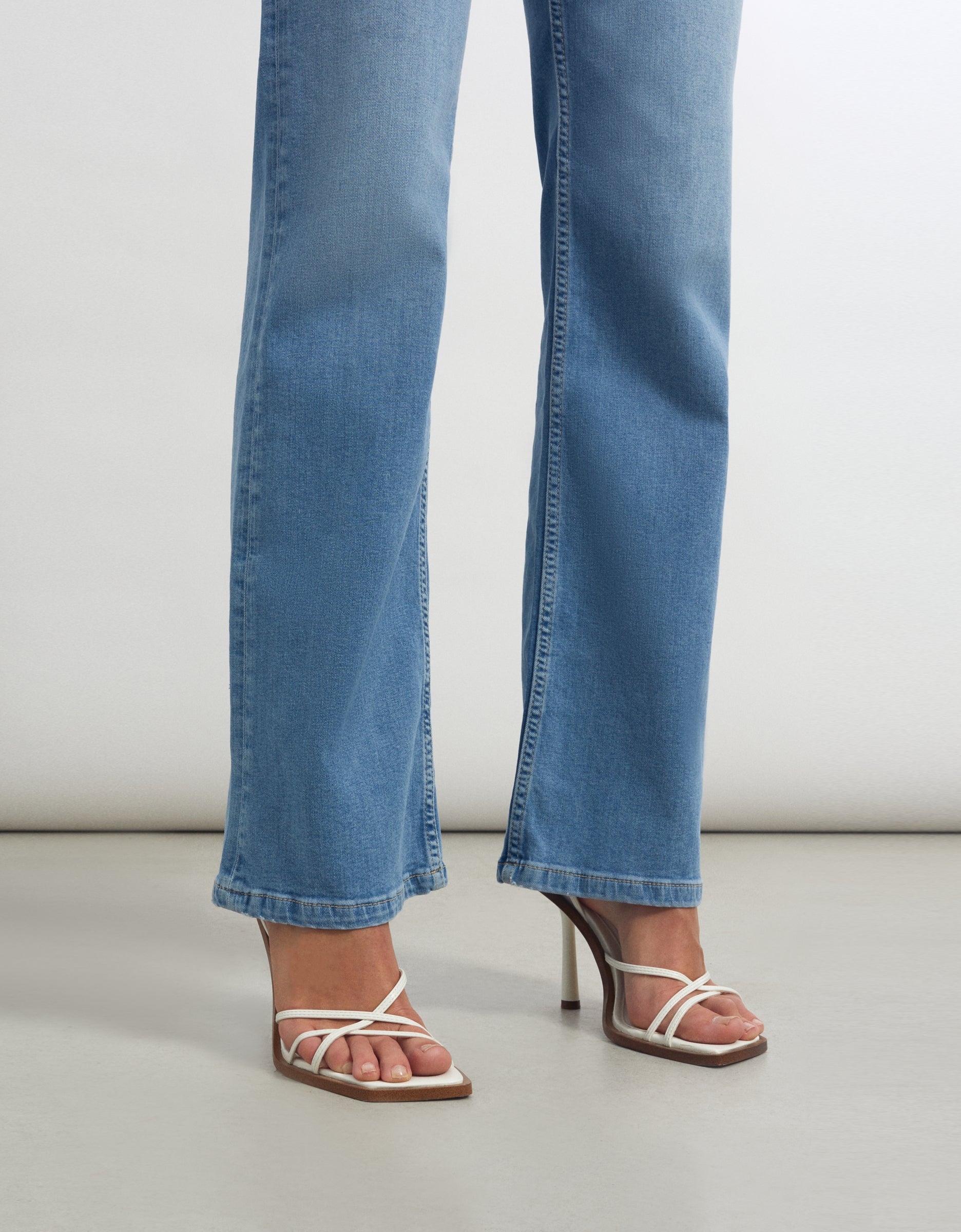 Pernille Flare Jeans - Denim B-450 - Women