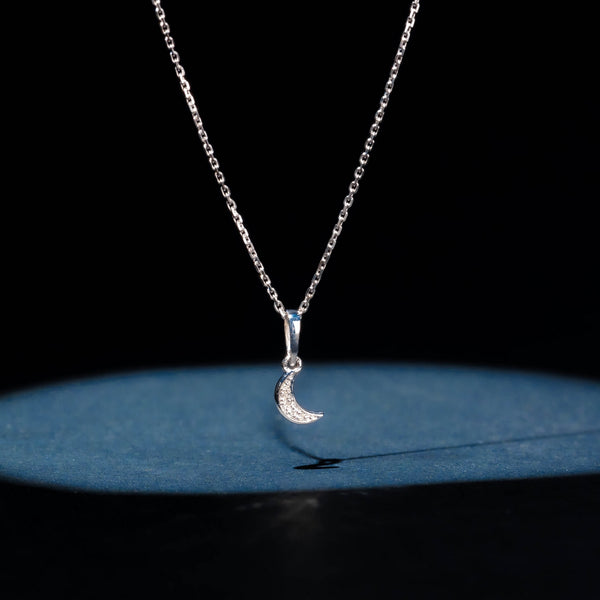 "Diamond Moon" Pendant D0.01/5 - 375/1000 White Gold