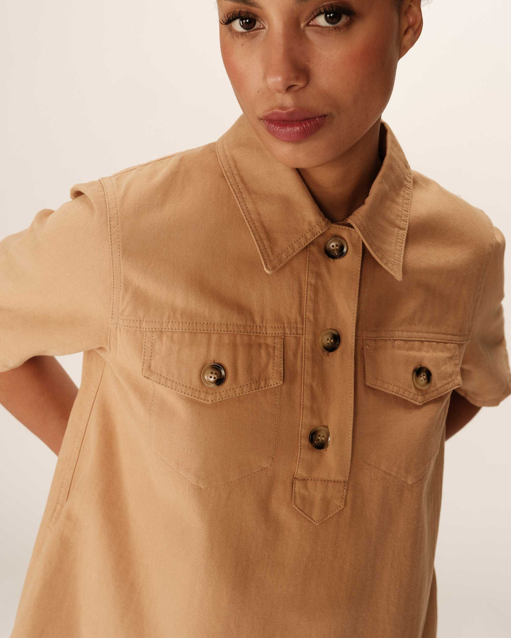 Robe Courte Col Boutonne Camel Philine