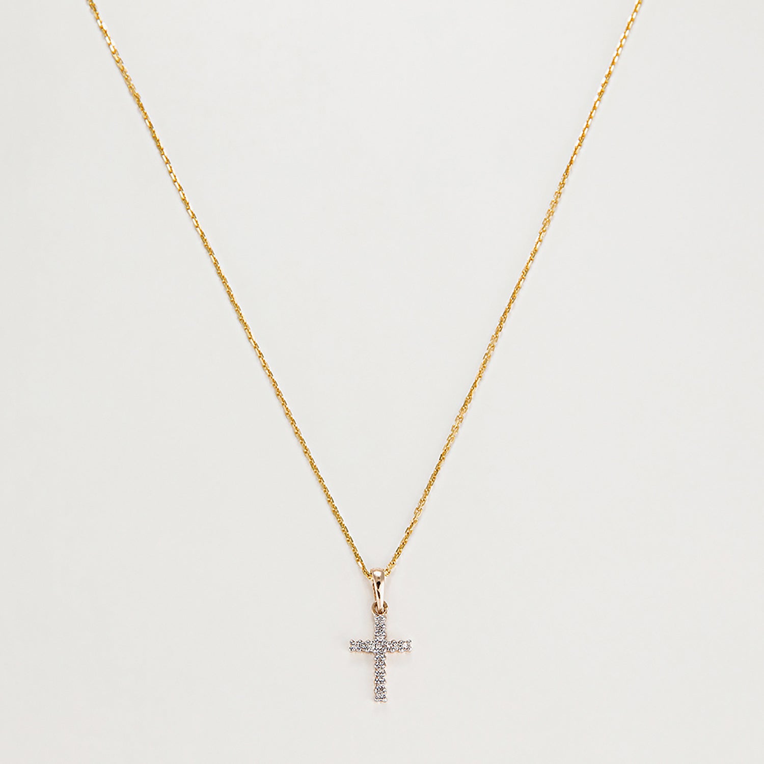 Colgante "Cruz de la Felicidad" Diamante: 0.06Ct/16 - Oro Amarillo 375/1000
