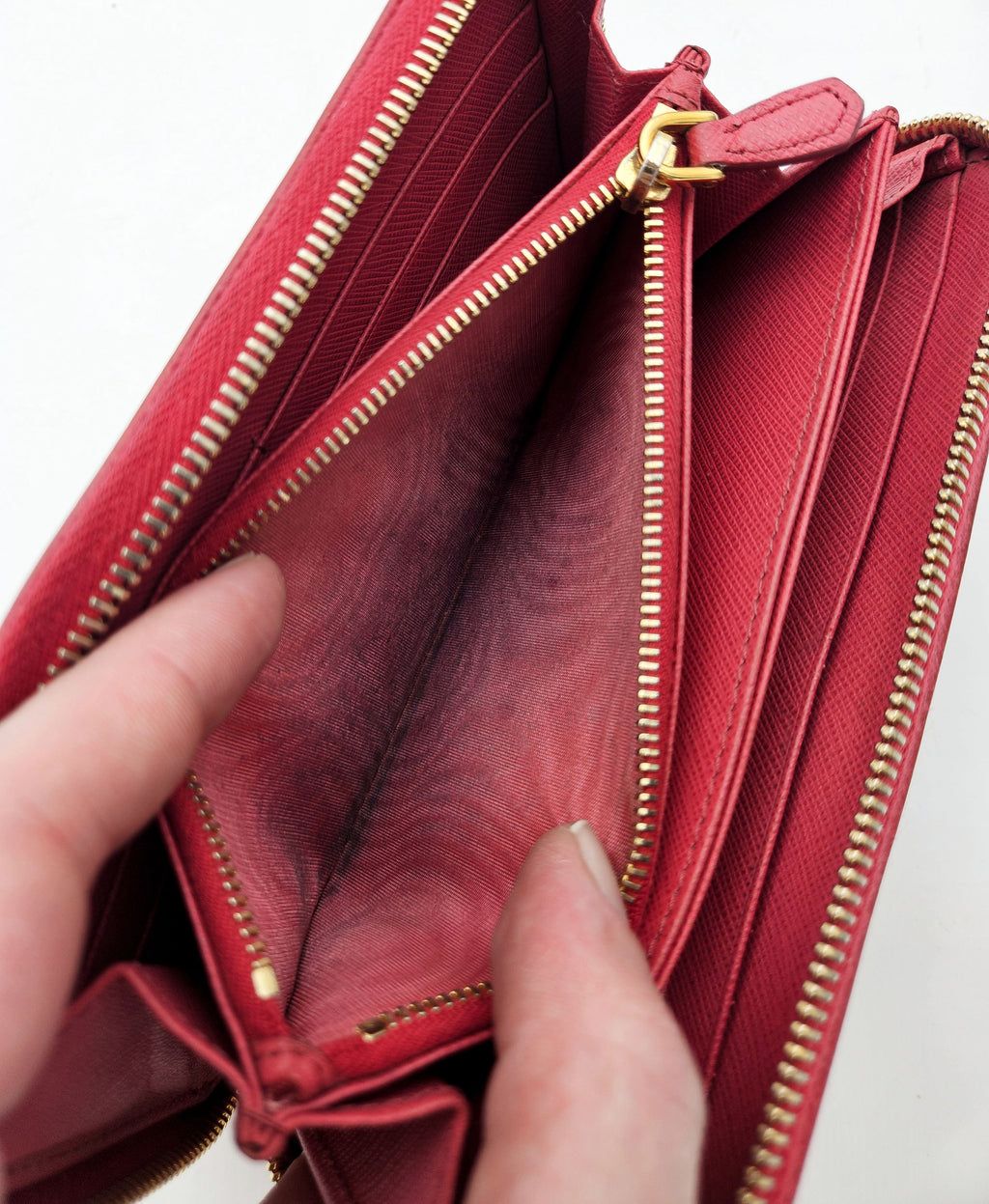 Prada Zipped Wallet In Saffiano Leather