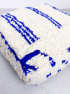 Pouf berbero marocchino écru con motivi blu Majorelle