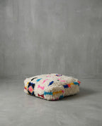 Pouf berbero marocchino écru con motivi colorati