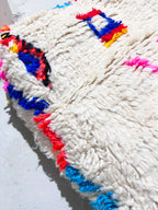 Pouf berbero marocchino écru con motivi colorati