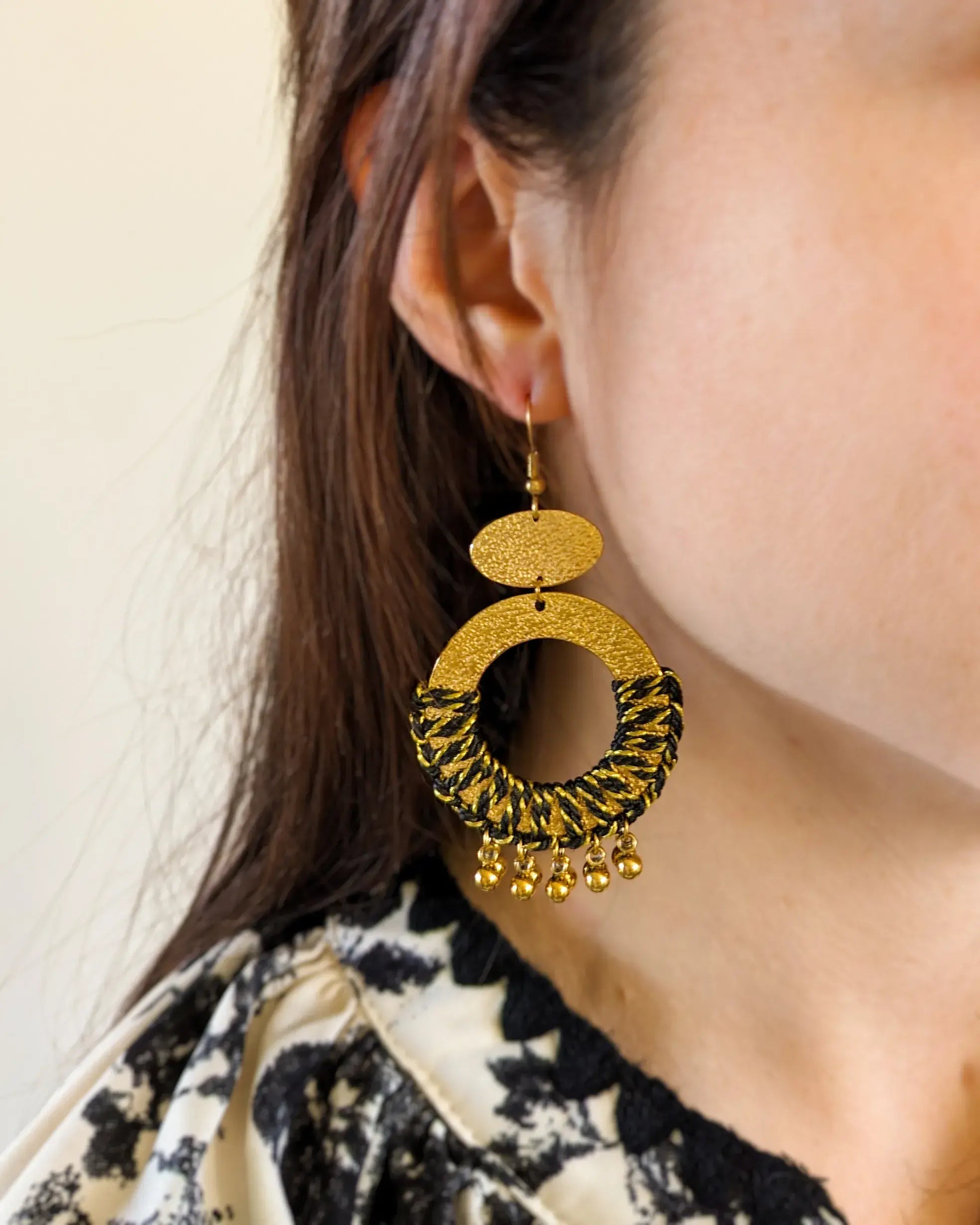 Pendientes Hilo de Oro Negro - Doria