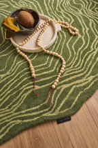 Cèdre blanc – Tapis en laine en forme organique - Vert Cèdre blanc