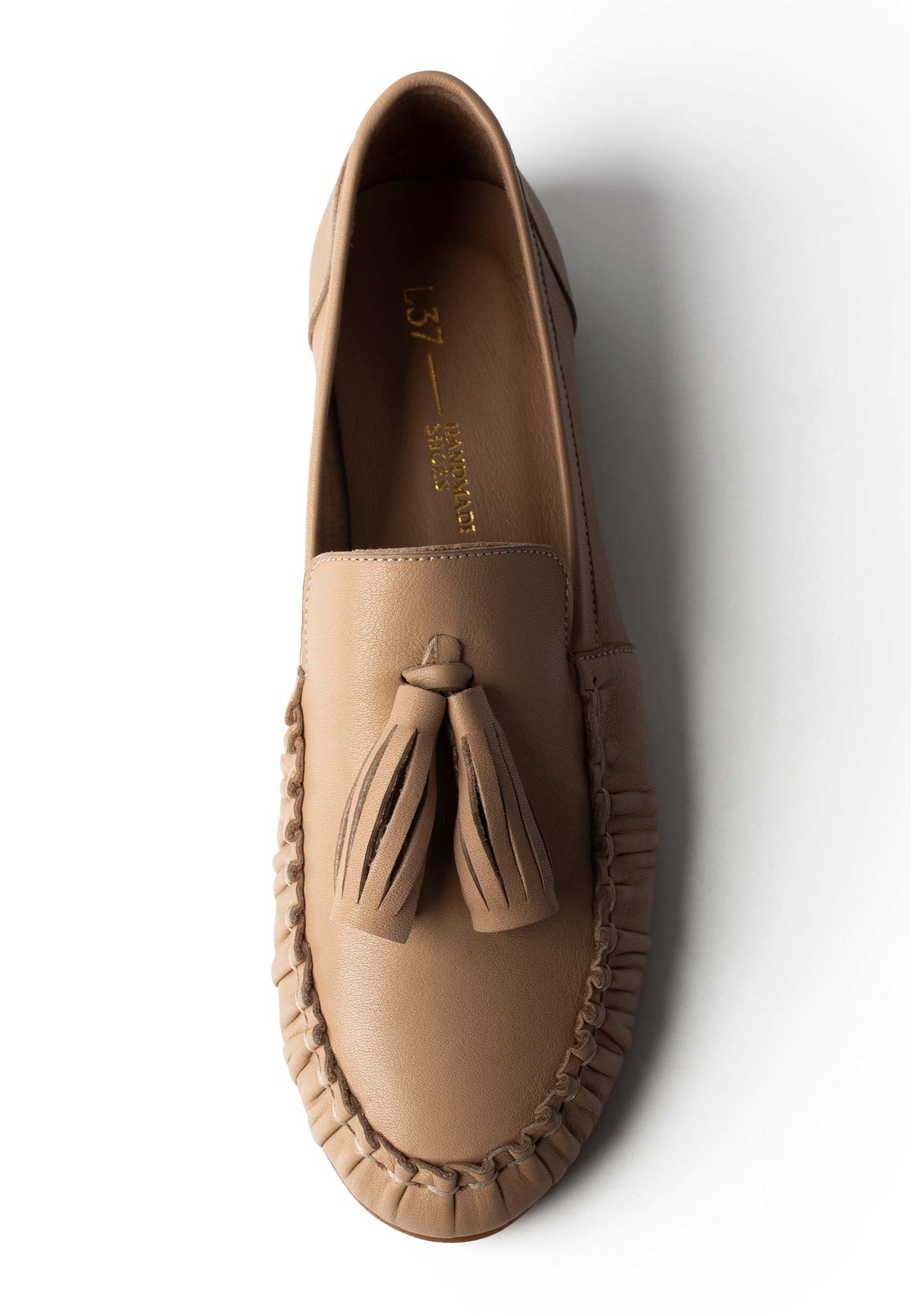 Mocasines con flores silvestres en el pelo - Desnudo