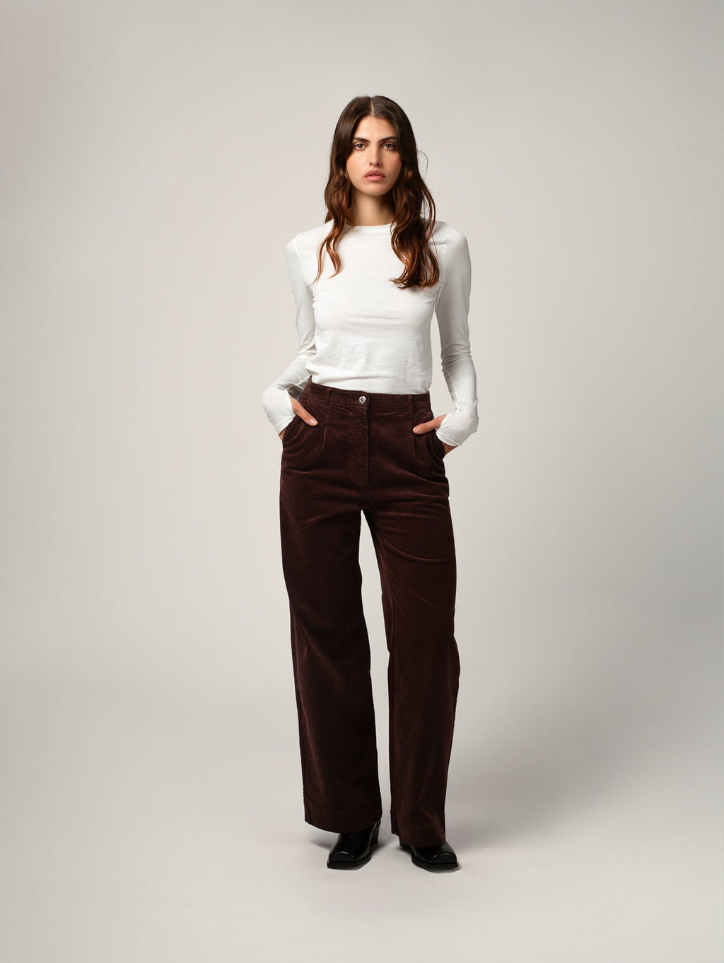 Pantaloni con pinces donna cioccolato