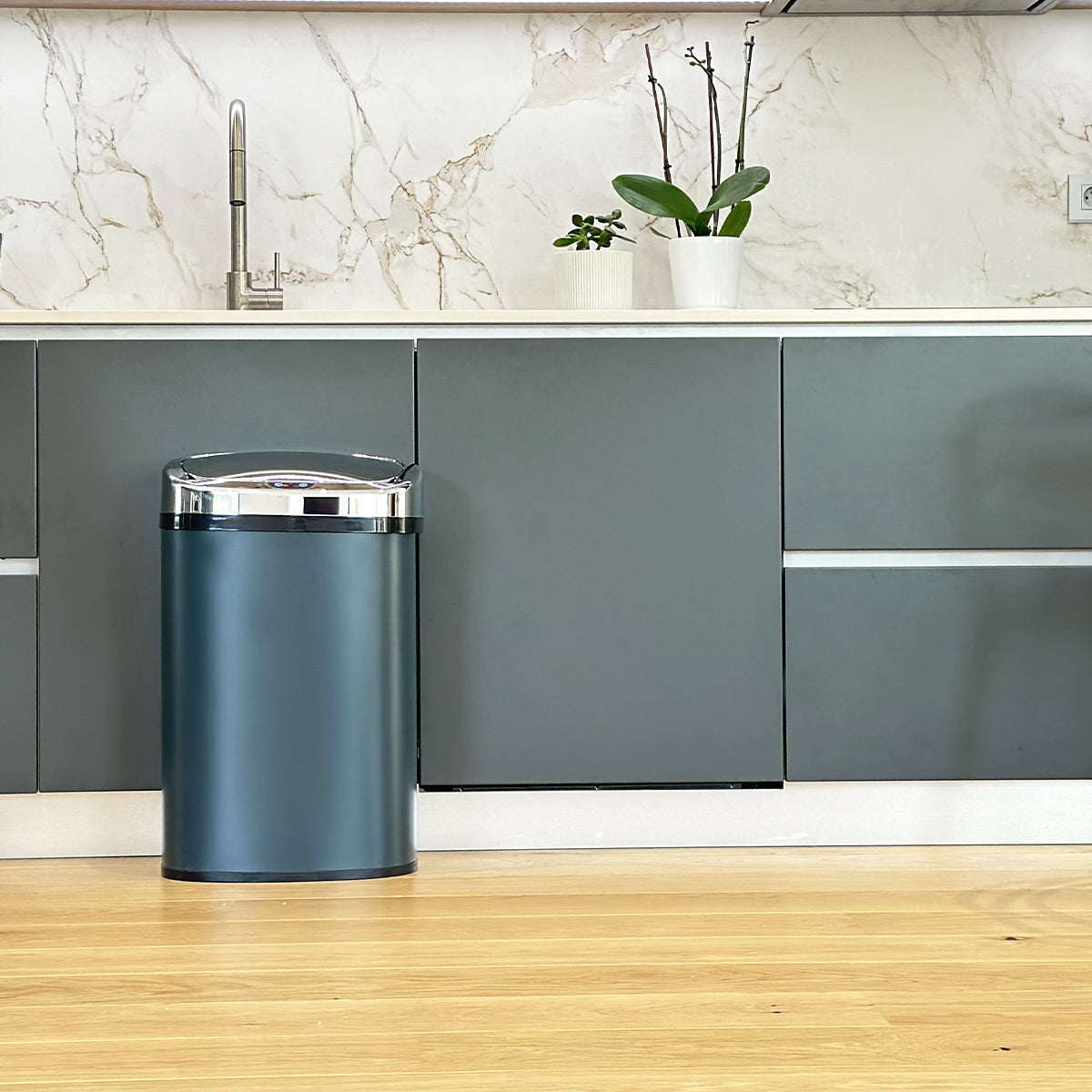 Papelera automática Majestic de acero inoxidable - 58L - Gris