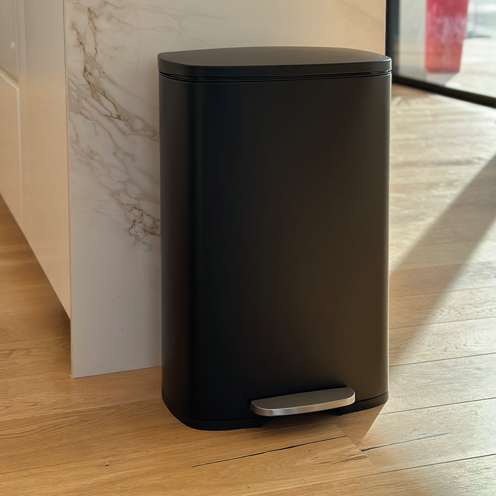 Papelera con pedal Admiral de acero inoxidable - 50L - Negro
