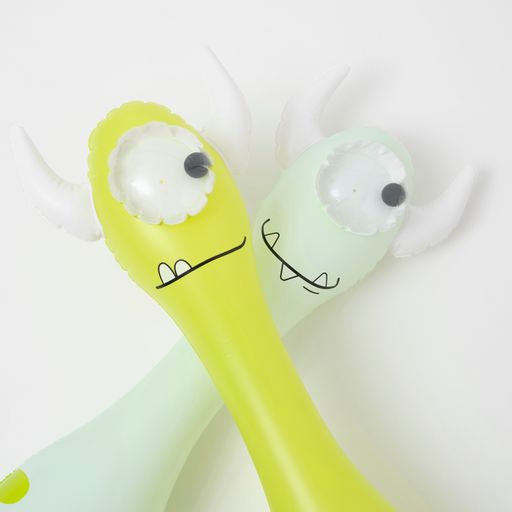 Juego de 2 patatas fritas inflables Monty The Monster - Verde