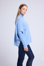 Jersey Cuello Vuelto Poncho Rolanda - Azul Cielo