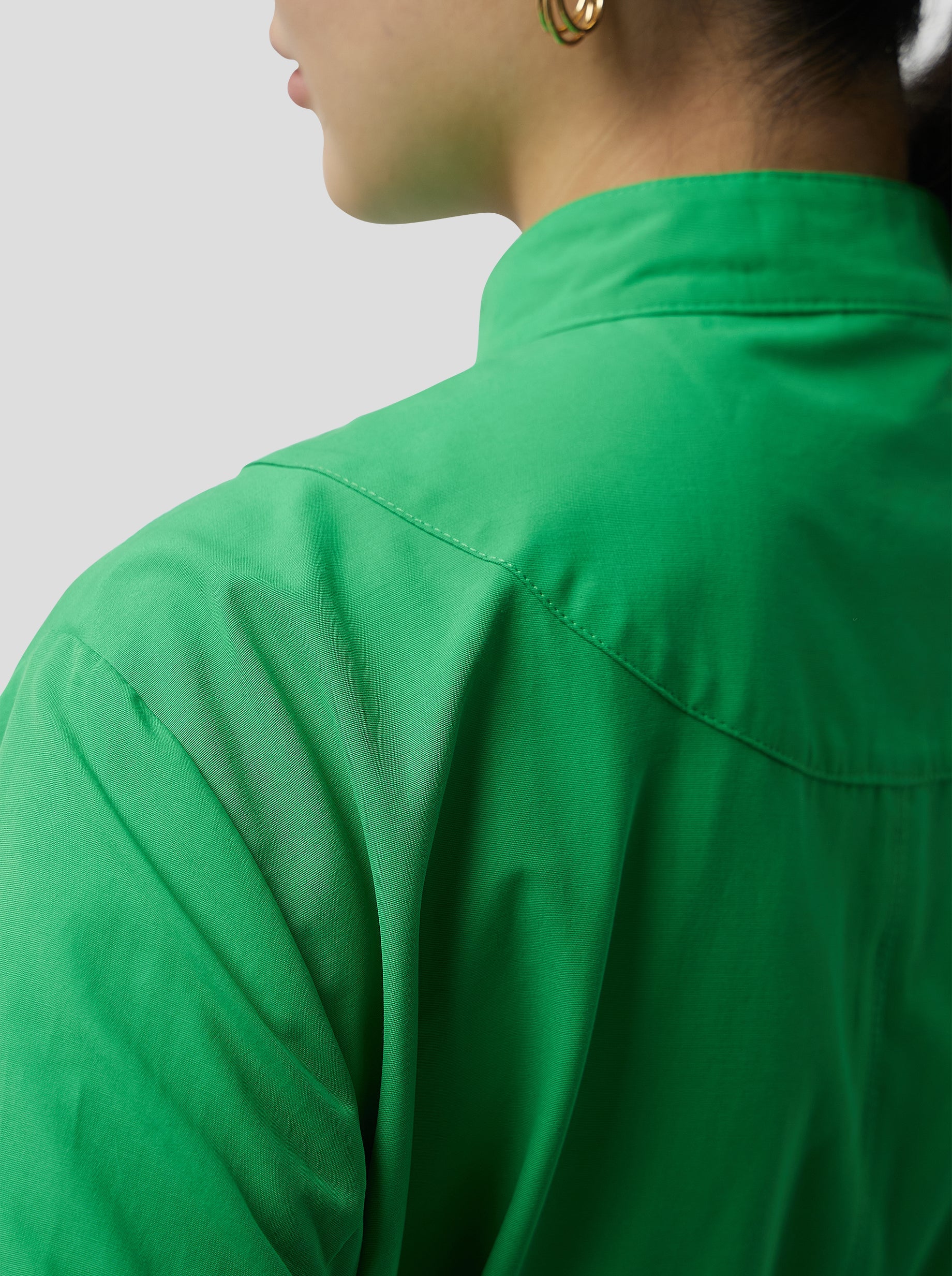 Vestido Kurtis en tejido técnico suave verde Kelly