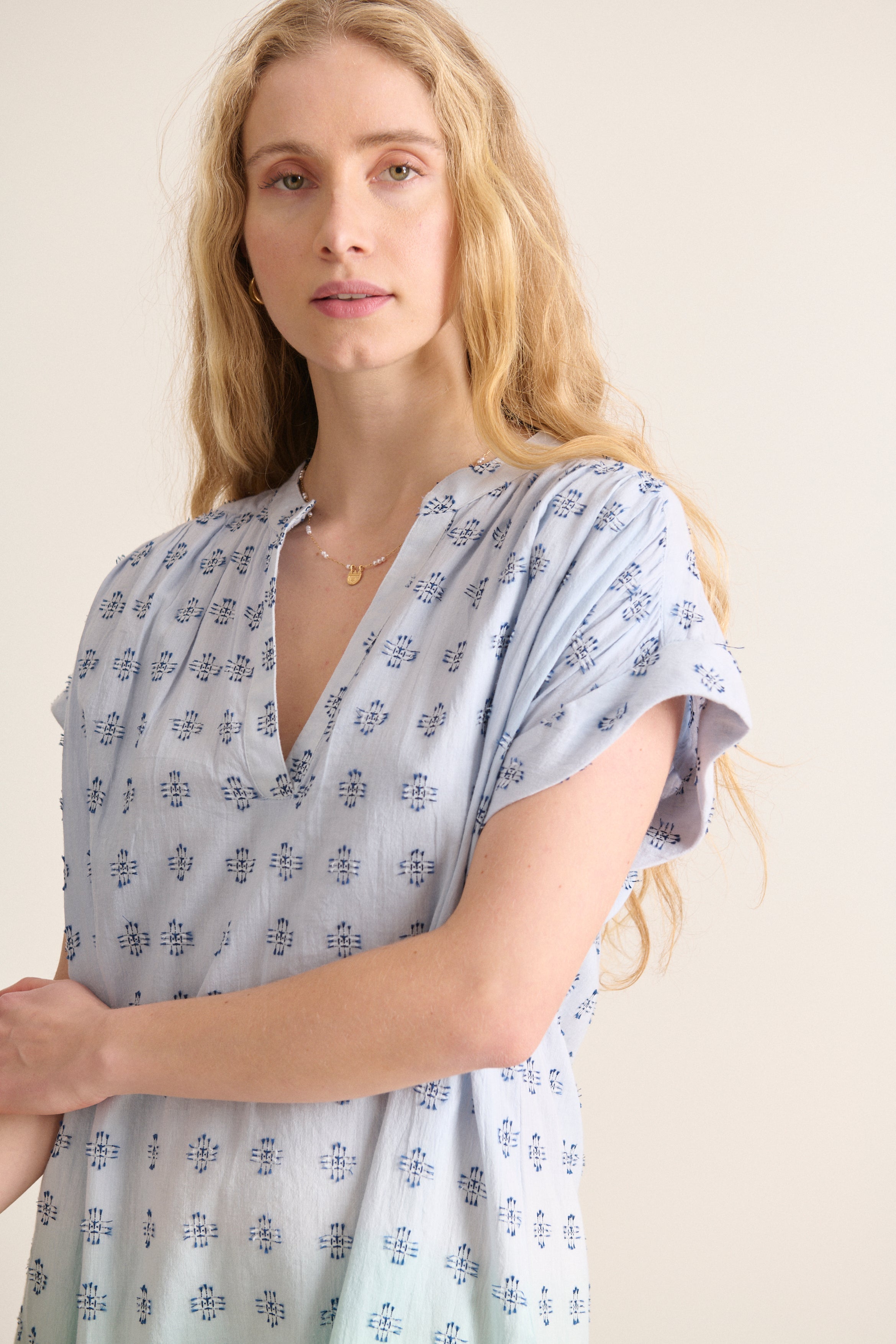 Vestido teñido por inmersión hecho a mano con escote en V vestido largo midi totalmente forrado colección de verano 2025