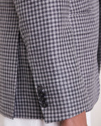Officine Générale – Veste 375 - Gris Foncé/Gris Moyen/Gris Clair - Homme, gros plan sur la manche d'une veste à carreaux gris et noir