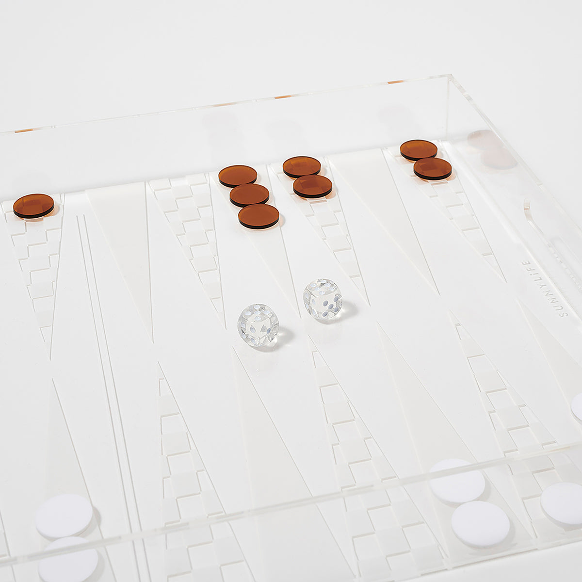 Backgammon en tablero de cócteles
